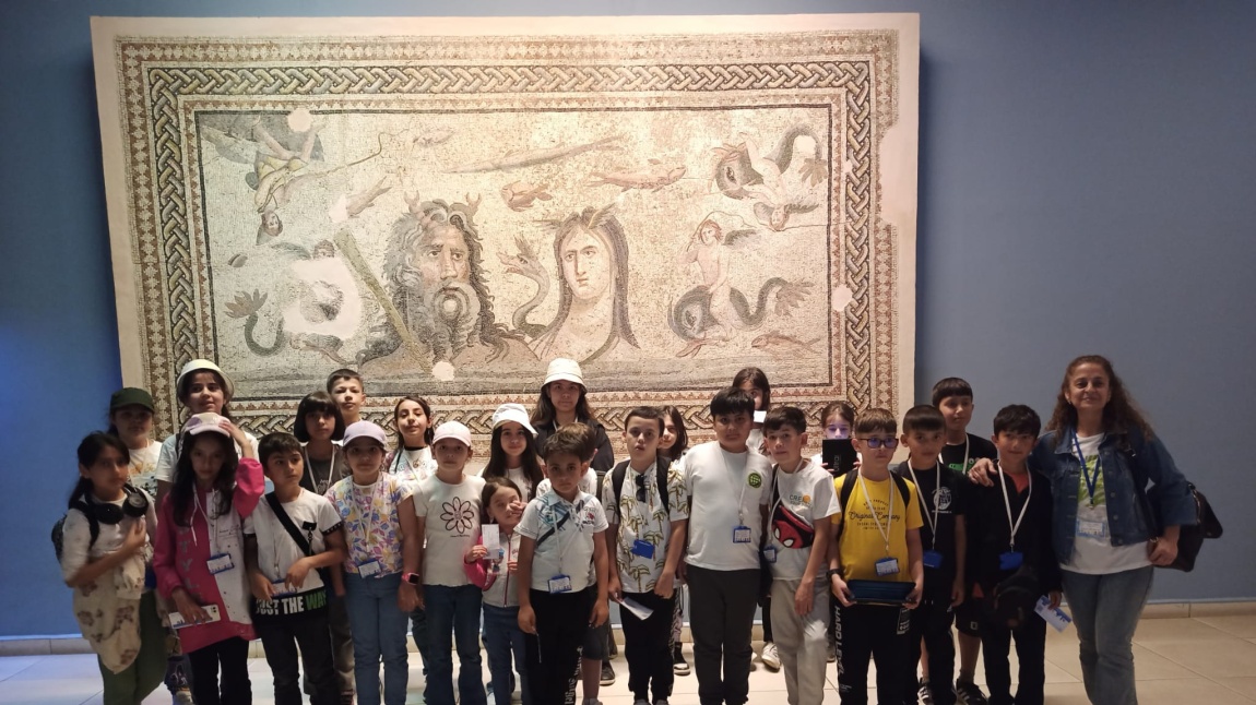 Okulumuz 4/A sınıf öğretmeni Tülay Bağcı ve öğrencileri Gaziantep Hayvanat Bahçesi ve Zeugma Müzesi gezisi düzenlediler.